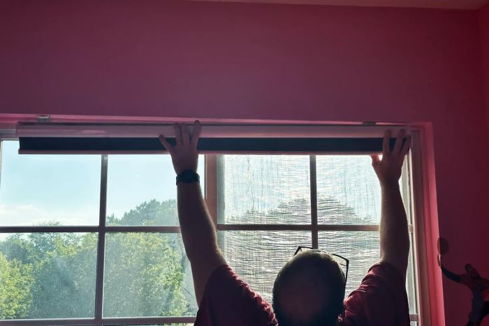A person operating the SBARTAR Cellular Shades Honeycomb Blinds