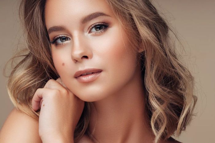 A stunning woman showcasing dishwater blonde hair