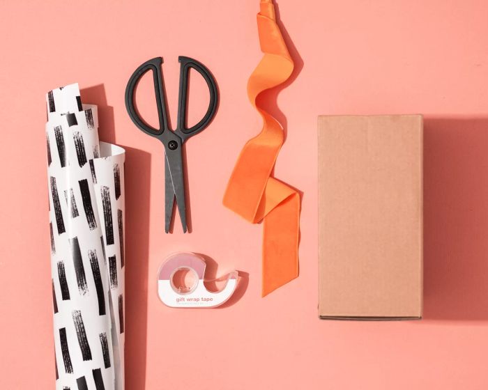 holidays-entertaining-gifts-wrap-present-01-Mytour