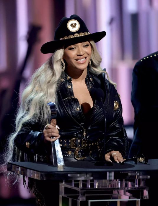 Beyonce receiving the Innovator Award at the 2024 iHeartRadio Music Awards