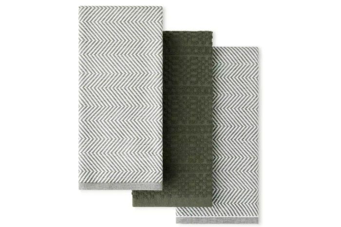 This KitchenAid® Evergreen Design Series comes as a three-pack of oversized, heavyweight kitchen towels, made from 100% absorbent cotton. These dual-purpose towels, measuring 18