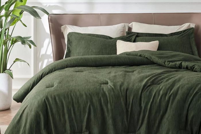 Bedsure's Queen Comforter Set features a dark green comforter, offering soft and cozy bedding for all seasons. This cationic dyed set includes a 90