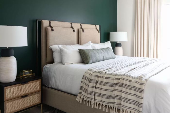 minimalist green accent wall in a bedroom setting