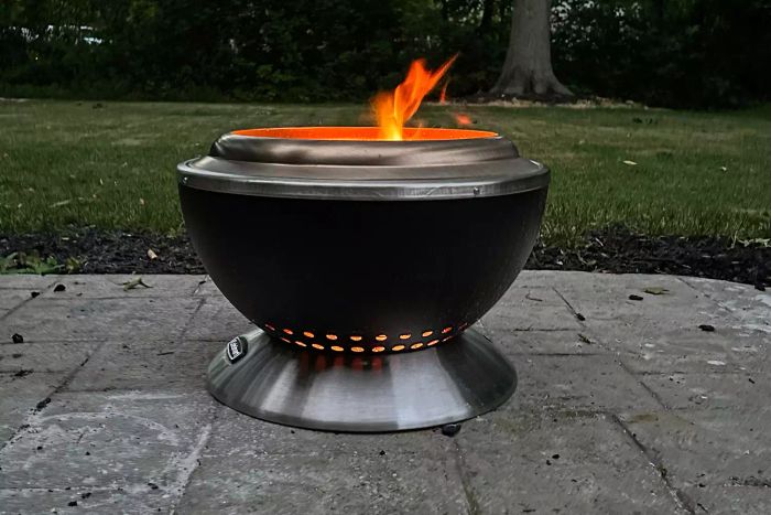 A flame burning inside the Cuisinart COH-800 Cleanburn Smokeless 24 Inch Fire Pit