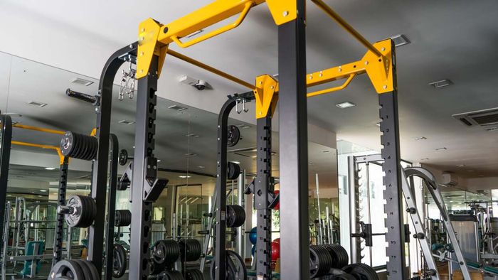 How to Safely Use a Squat Rack to Avoid Injury