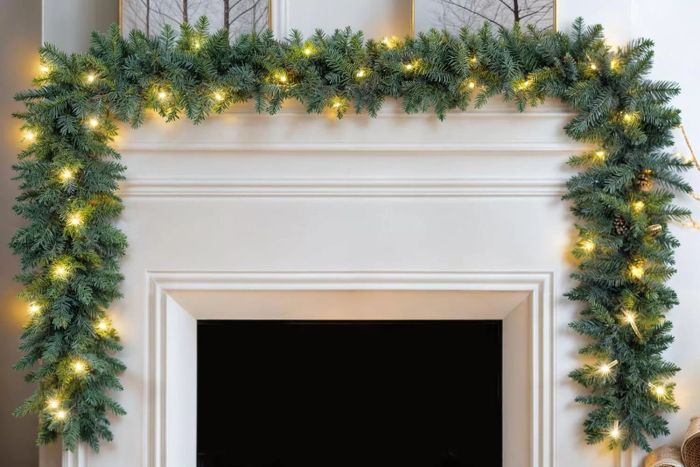 This 2-piece battery-operated Christmas garland set stretches 9 feet and comes pre-lit to brighten up your mantle, fireplace, or any room. Perfect for both indoor and outdoor use, the garland features artificial greenery adorned with lights to bring a festive glow to your holiday decor.