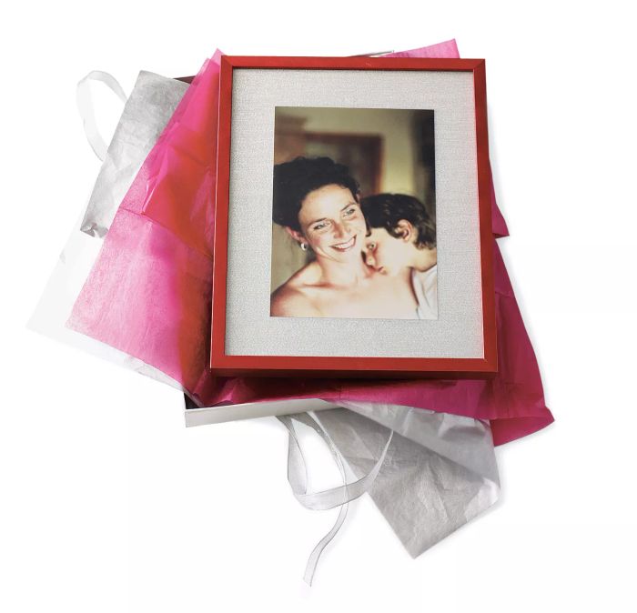 DIY Christmas gifts, homemade holiday present ideas - Fabric-Mounted Family Photo