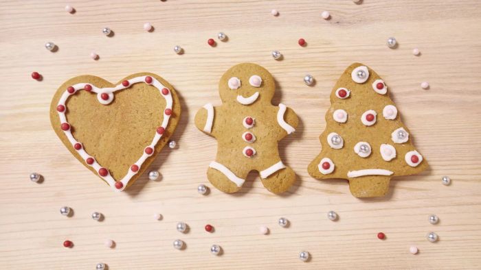 How to make homemade cookie cutters: sugar cookies in fun and diverse shapes