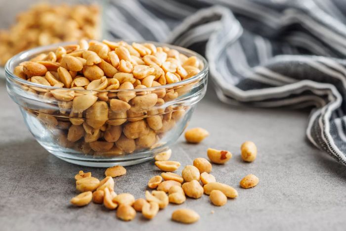A bowl of peanuts