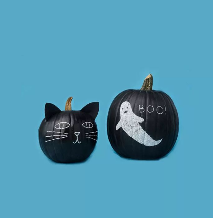 Creative pumpkin ideas without carving - Chalkboard pumpkins