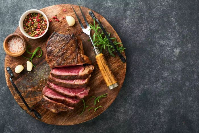 the-best-cut-of-steak-Mytour-GettyImages-1431017645