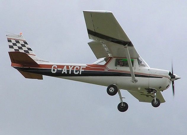 800px-Cessna.fa150k.g-aycf.arp