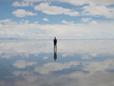 800Px-Salar Uyuni 200701.Jpg