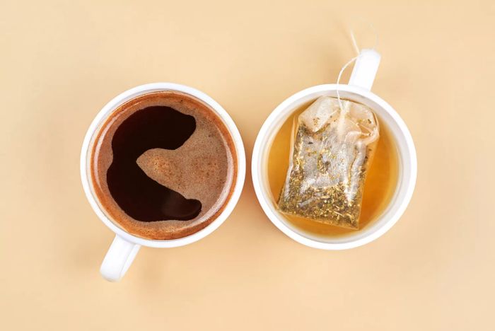 coffee-vs-tea-GettyImages-1327091626