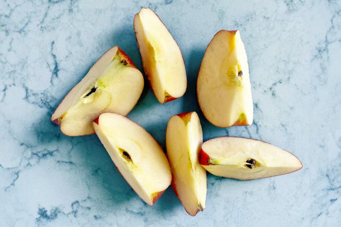 a collection of apple slices
