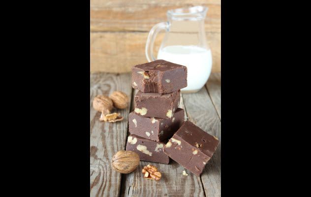 4-fudge-milk-188001443