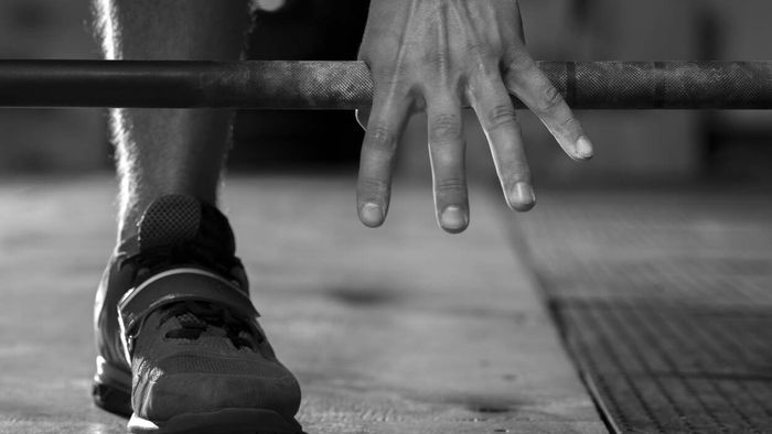Step Out of Your Comfort Zone: Attempt the One-Handed Deadlift