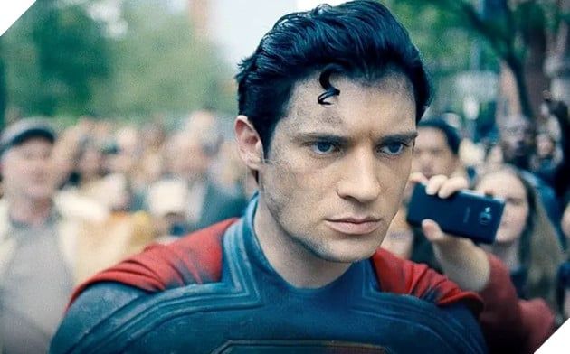 Nicholas Hoult, trong vai Lex Luthor, đã chia sẻ về lý do đằng sau sự đối đầu của nhân vật này với Superman trong phần phim mới. Nam diễn viên cho biết sức mạnh vượt trội và quan điểm công lý riêng biệt của Superman là mối lo ngại lớn đối với Luthor.