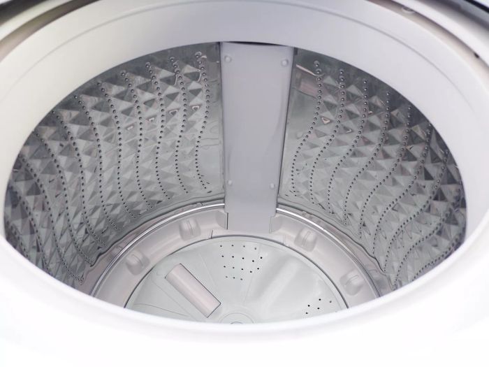 clean-top-load-washing-machine-GettyImages-1244505022