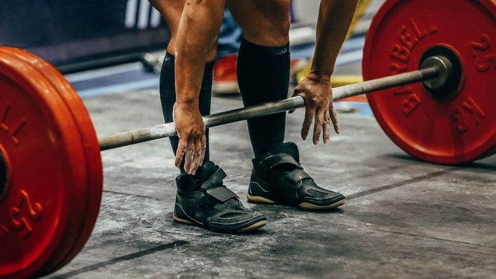 weightlifter getting ready for a lift