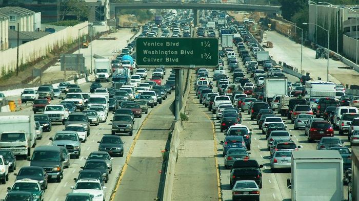 Heavy traffic stretches endlessly in both directions along Interstate 405 in Los Angeles.&nbsp;