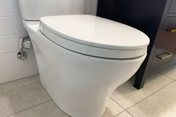 The Toto Aquia IV One-Piece Comfort Height Toilet with its lid closed