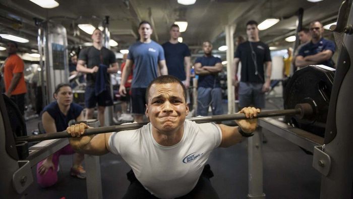 Does the timing of your workout really play a significant role? It's a question worth pondering. The truth is that while timing does have an impact, it mainly depends on your personal schedule and objectives, rather than morning exercises being inherently superior or inferior to evening routines. Factors like sleep quality can affect your performance, which, in turn, could influence your nutrition and overall well-being. With that said, there are key points to consider before you set that early alarm.