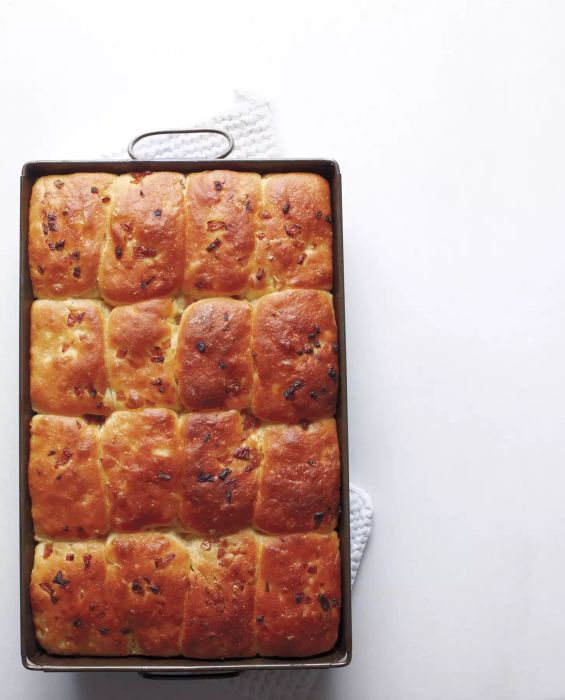 Discover the recipe for No-Knead Onion Rolls, which only need 20 minutes in the oven.