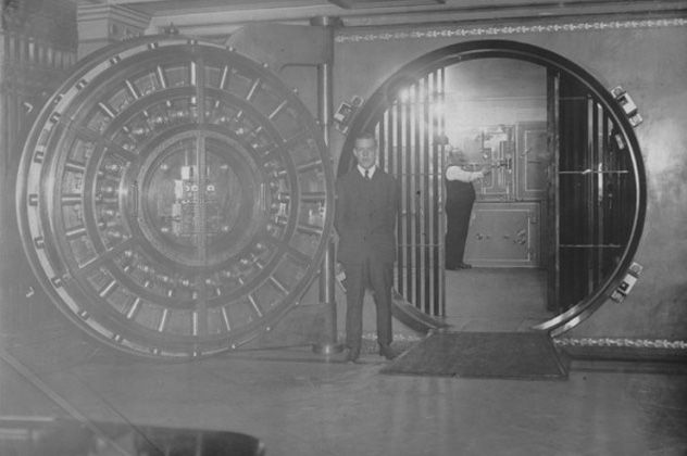 2- Vault