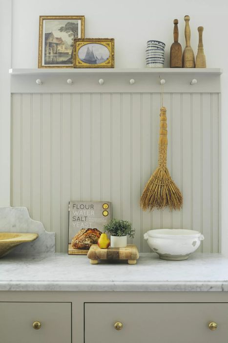 Decorating the kitchen counter