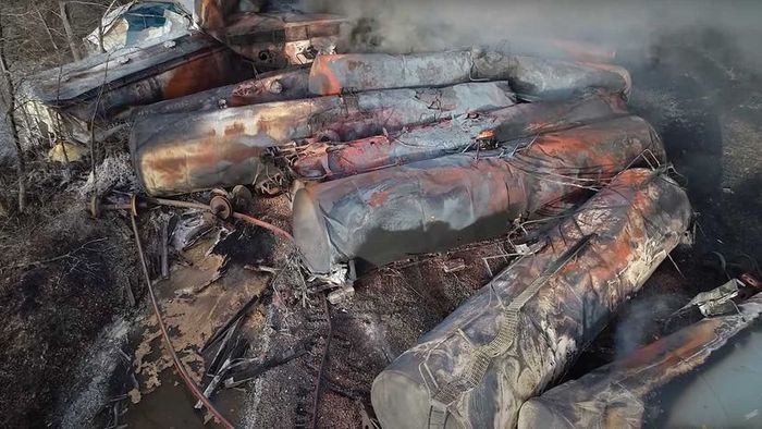 Freight cars from a Norfolk Southern train derailed