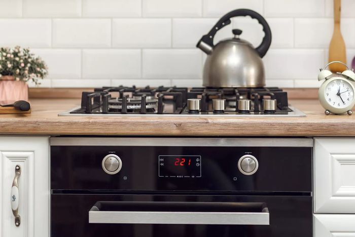 self-cleaning-oven-GettyImages-1226373331