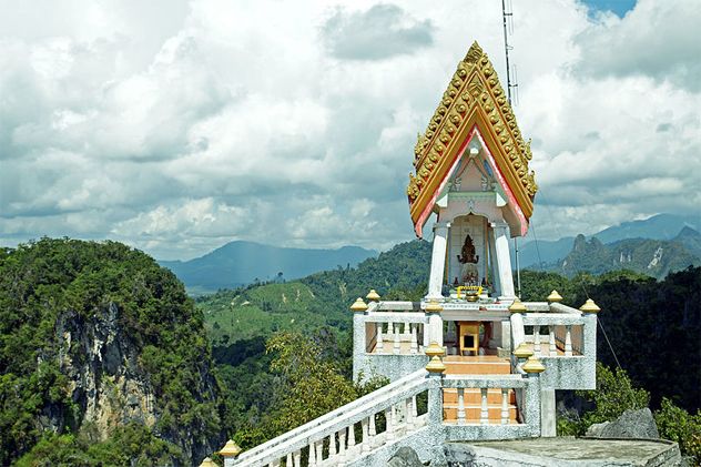 3- Wat Tham Seua