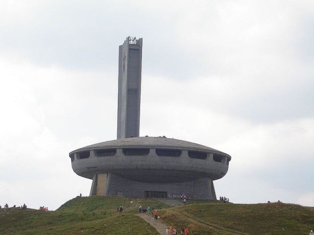 800px-Buzludzha