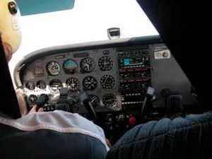 800Px-Plane Cockpit