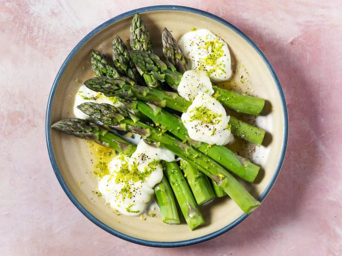 asparagus and poached eggs