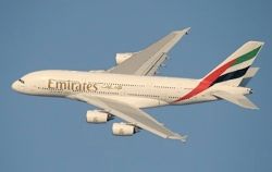 Airbus-A380-Emirates-Airlines-Flug-Dubai-Burj-Al-Arab-Munk