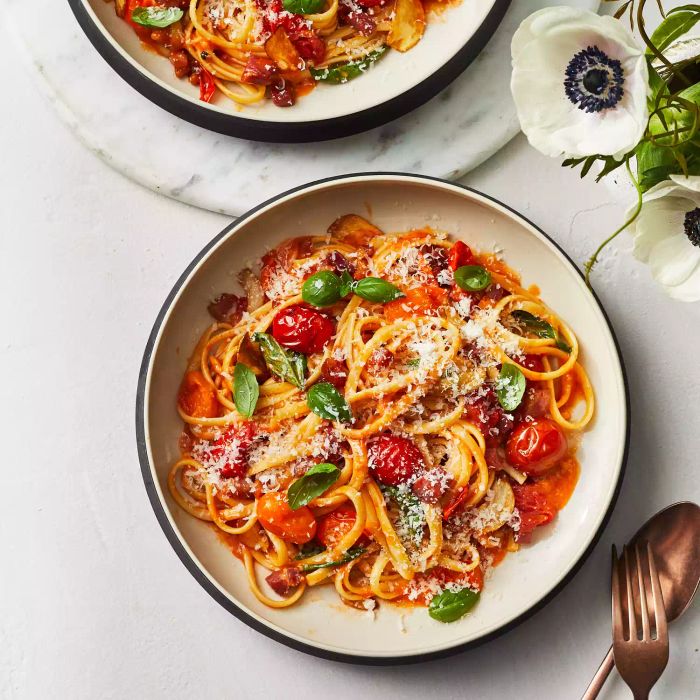 Linguine with a Fresh Cherry Tomato Sauce