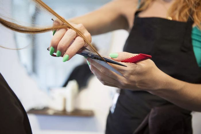 things-hairstylist-wish-you-wouldnt-do-Mytour-GettyImages-958584672