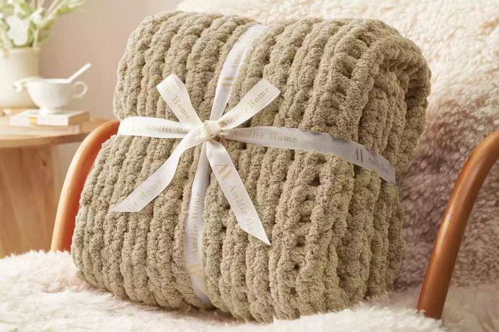 Amazon Amelie Home Chunky Knit Blanket Throw