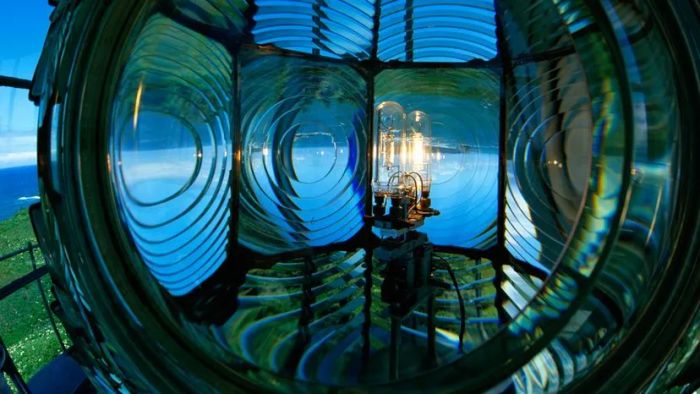 A visual representation of a Fresnel lens.