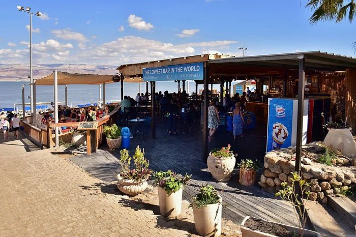 https://upload.wikimedia.org/wikipedia/commons/thumb/6/67/Kalia_Beach%2C_2019_%2803%29.jpg/1024px-Kalia_Beach%2C_2019_%2803%29.jpg
