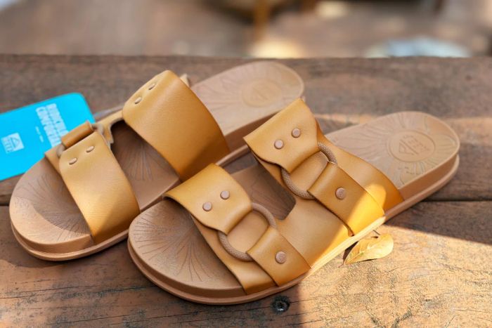 Reef Cushion Vera Cruz Slides showcased on a wooden surface.