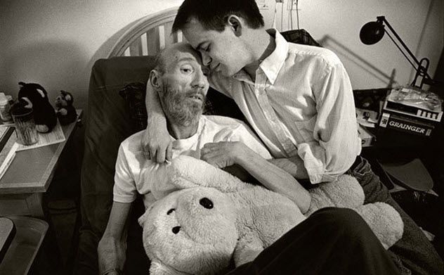 3b-aids-hospice-patient