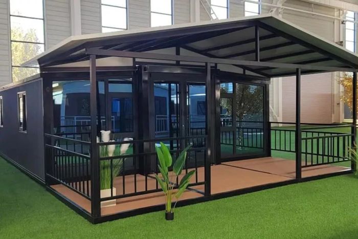 tiny home featuring a porch