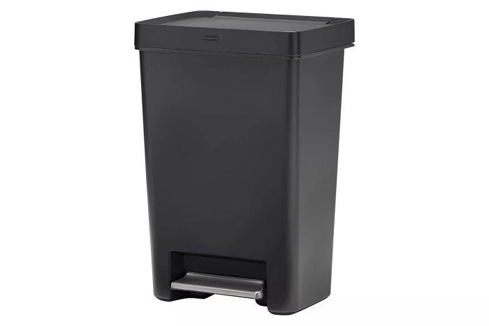Rubbermaid 13 Gallon Premier Series II Trash Can