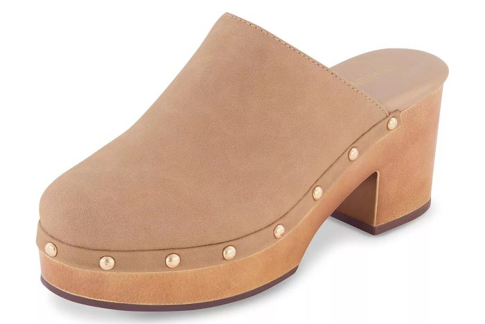 CUSHIONAIRE Gibbons Faux Wood Clog