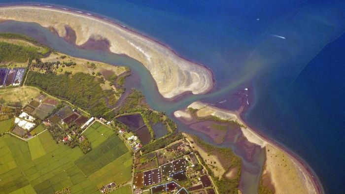 Barrier islands are coastal landforms