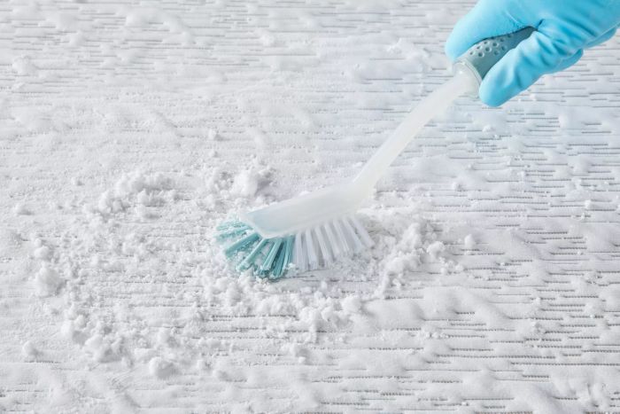 How to Remove Pee Odor From a Mattress