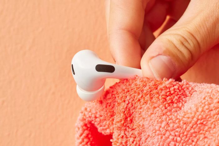 Cleaning your AirPods